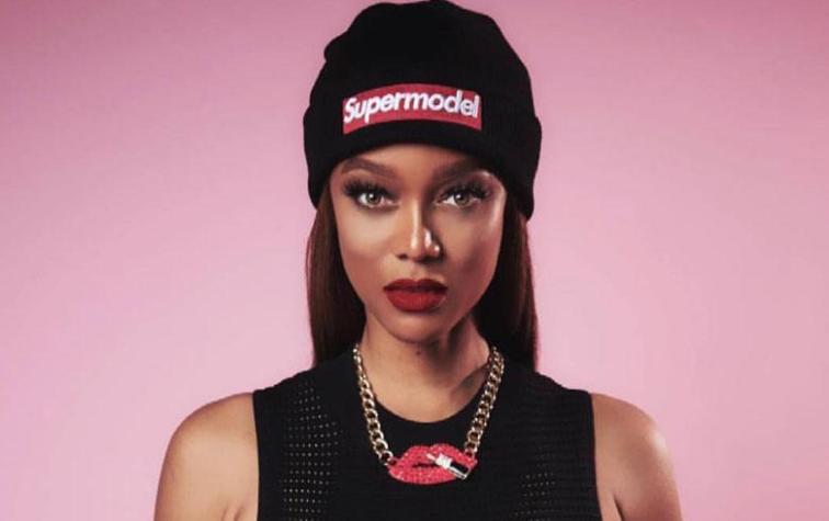 Tyra Banks se luce sin una gota de maquillaje