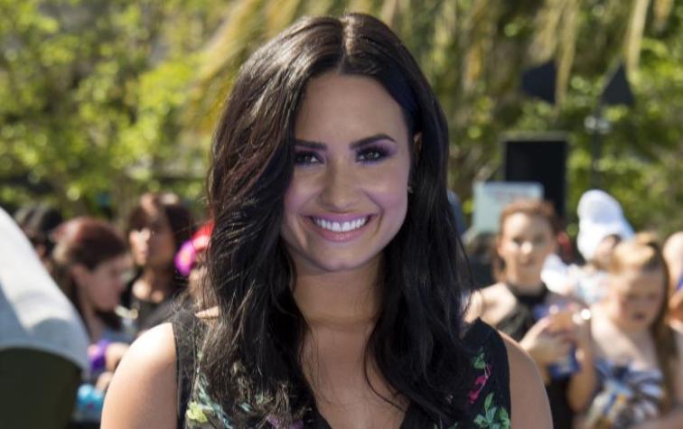 El peculiar vestido de Demi Lovato que confunde a sus seguidores en las redes sociales