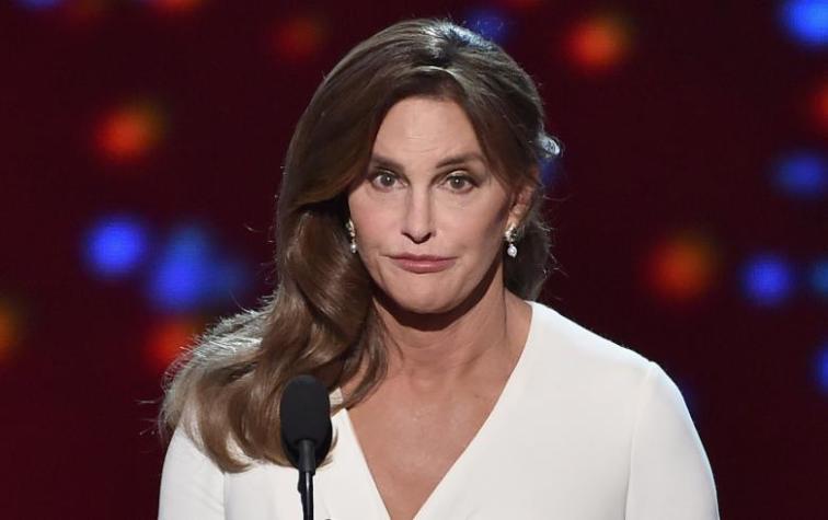 Restaurante utiliza fotos de Caitlyn Jenner para diferenciar sus baños y se gana el odio de todos