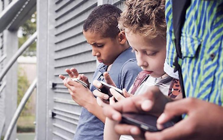 Fundador de Facebook revela el grave daño que le hacen las redes sociales a los niños