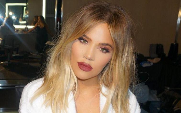Khloé Kardashian se deja ver con su guatita 