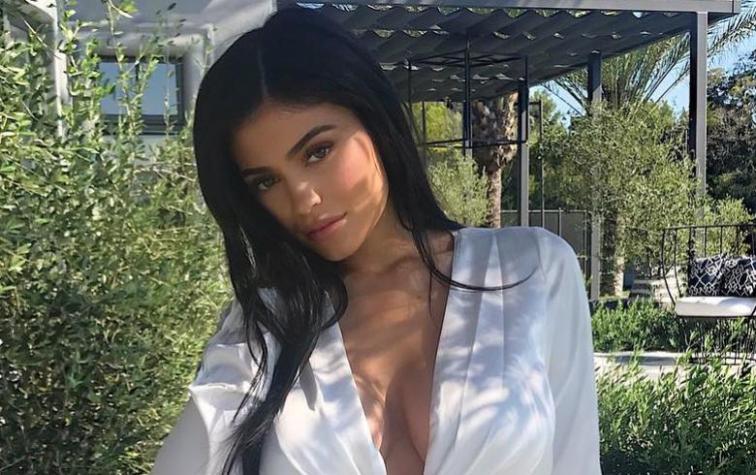 Kylie Jenner publica primera foto de cuerpo entero y varios aseguran saber la verdad de su supuesto embarazo