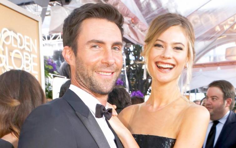 Behati Prinsloo comparte foto de Adam Levine y su hija desnudos