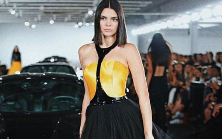 El diminuto y llamativo bikini con el que Kendall Jenner se luce sobre un yate