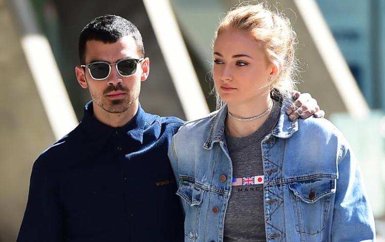 Joe Jonas y Sophie Turner se casarían en época navideña