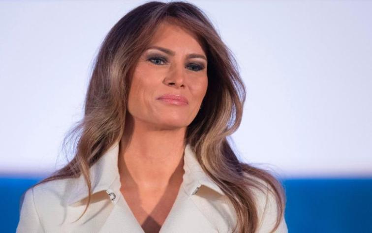 Melania Trump se fotografía en la Casa Blanca y este detalle en su ropa confundió a todos