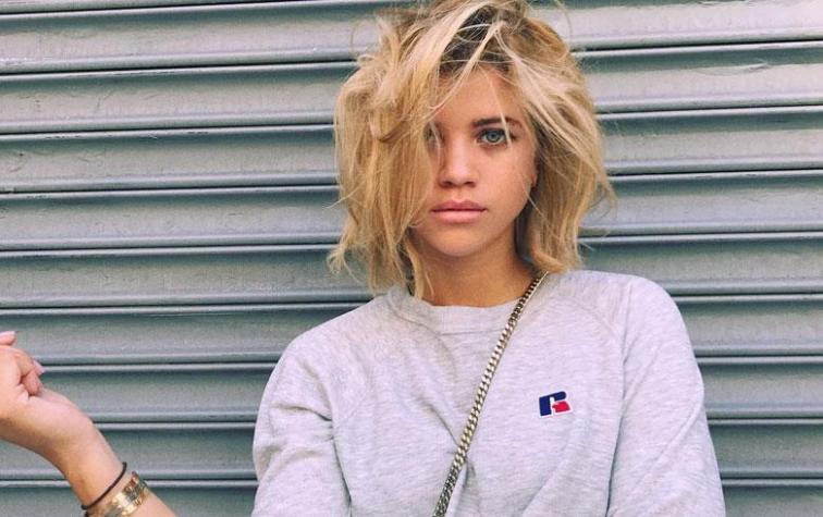 Sofia Richie se muestra con pantalones masculinos