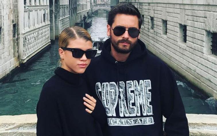 Sofia Richie toma sol al desnudo junto a Scott Disick en México