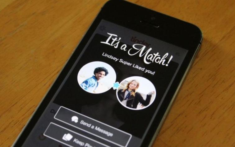 Así comienza una conversación el tipo que tiene 7.000 "matches" en Tinder