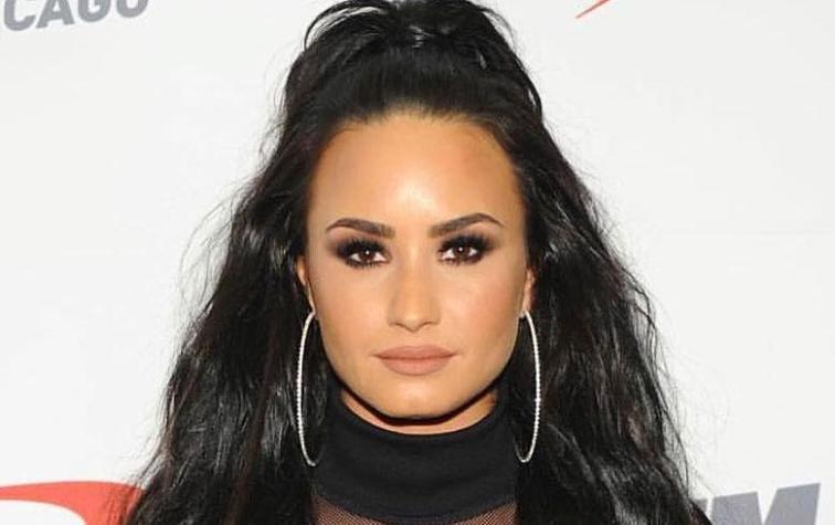 Demi Lovato sorprende en el invierno estadounidense con sensual traje de baño