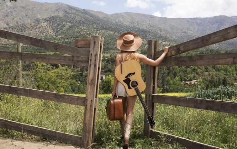 Ex “Rojito” promete ser la revelación de la música country pop latina