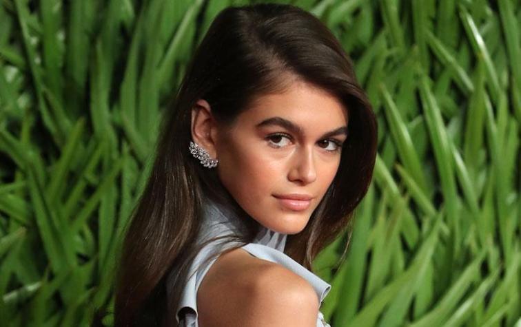 Kaia Gerber llevó a las alfombra roja de los British Fashion Awards la moda de los volantes