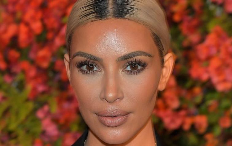  Kim Kardashian se luce con atrevido look