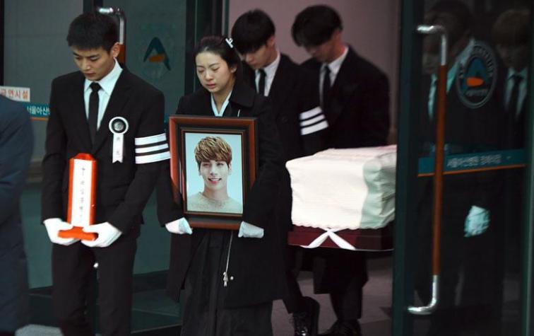 Íconos del K-Pop despiden a Kim Jong-Hyun en funeral