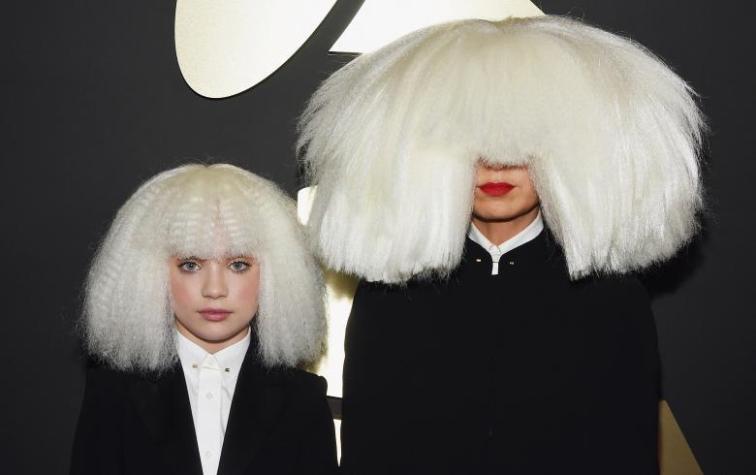 Sia se defiende de quienes la acusan de exponer de forma 'mediática' a Maddie Ziegler