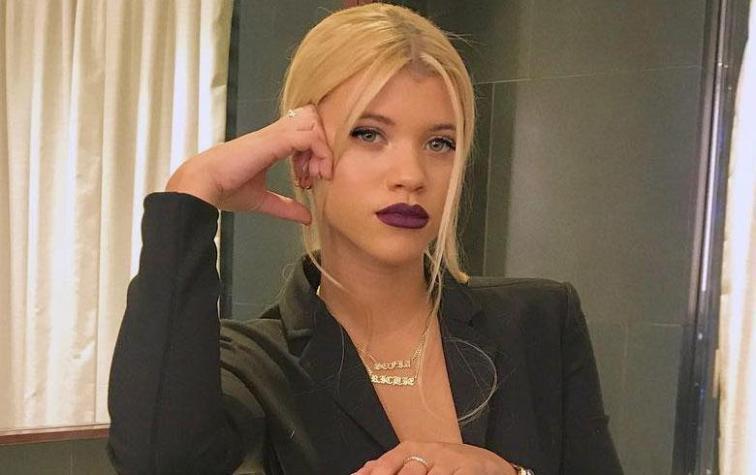 Sofia Richie cambia drásticamente de look y se une al bando de las morenas