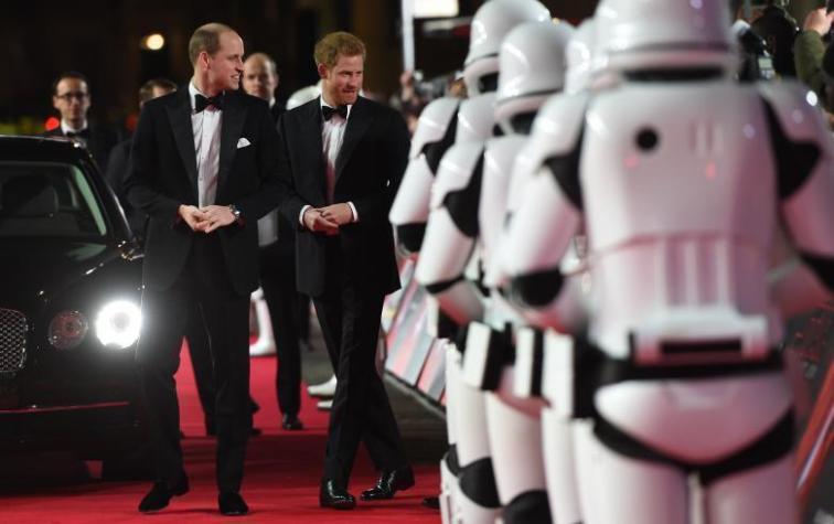 William y Harry asistieron al estreno de Star Wars en Londres