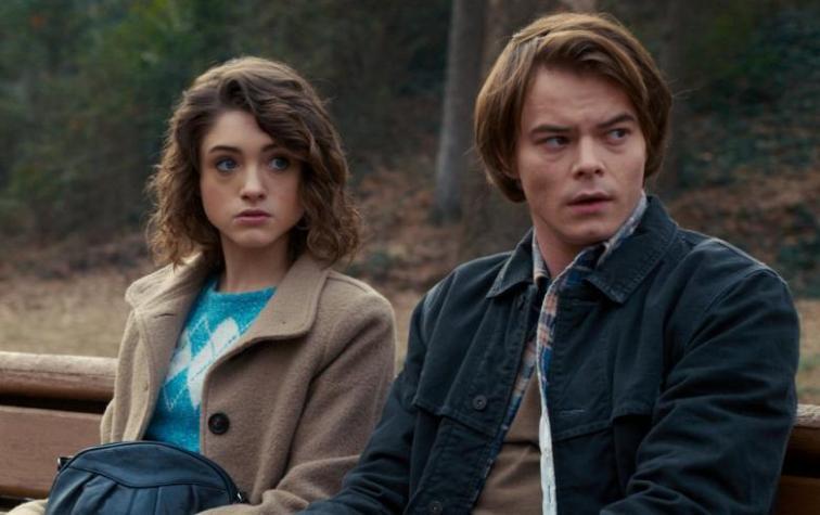 Charlie Heaton y Natalia Dyer oficializan su relación debutando como pareja en su primera alfombra roja