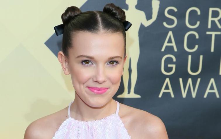 Millie Bobby Brown demostró que las zapatillas son una opción en la alfombra roja