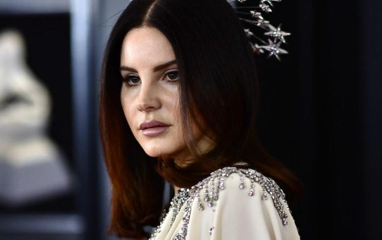 Lana Del Rey usó una aureola para los Grammy 2018