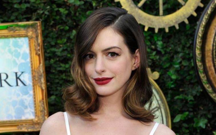 El sincero gesto de Anne Hathaway con sus compañeras al no asistir a los Globos de Oro