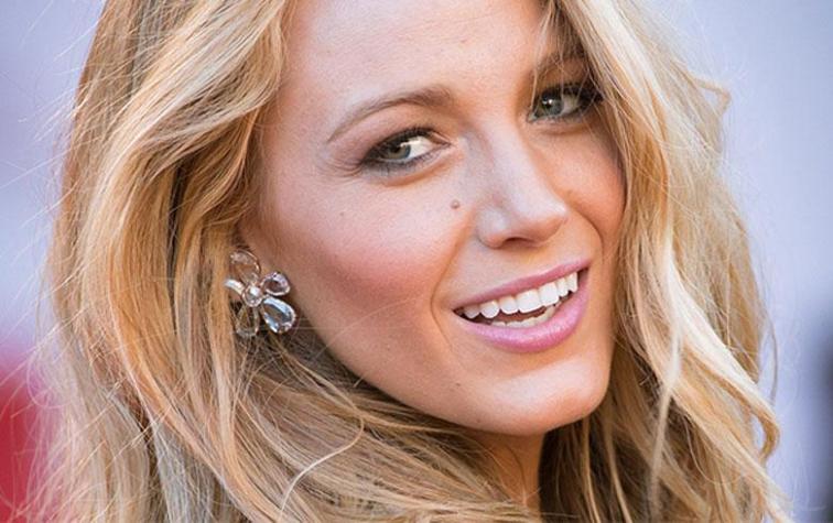 Blake Lively impacta con el pelo negro