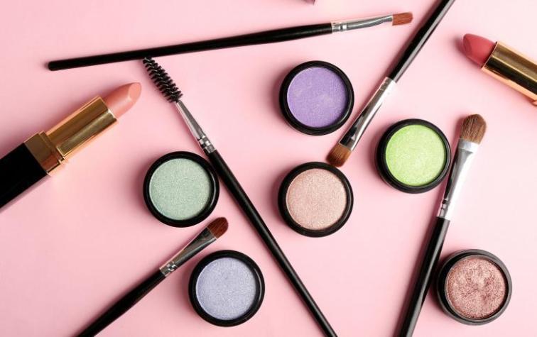 10 productos que no pueden faltar en tu cosmetiquero