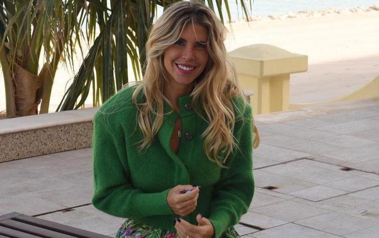 Cote López sale a la calle en pijama con tacones y hace una crítica a los chilenos