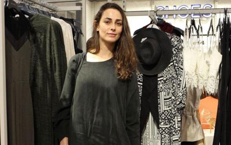 Javiera Díaz de Valdés y su hija Rosa posan en pijama desde la playa