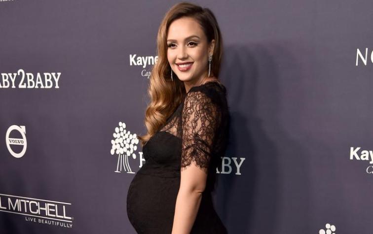 Jessica Alba presentó a su hijo recién nacido en Instagram