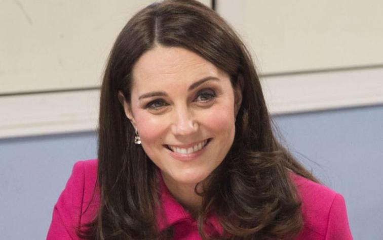 El abrigo de Kate Middleton que generó ola de especulaciones en la prensa británica 