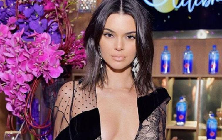 Kendall Jenner sorprende con el diario hecho polera