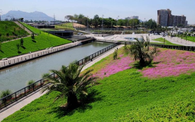 5 parques urbanos que puedes visitar durante el verano en Santiago