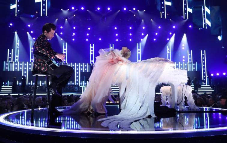 Lady Gaga deslumbró con angelical presentación en los Grammy
