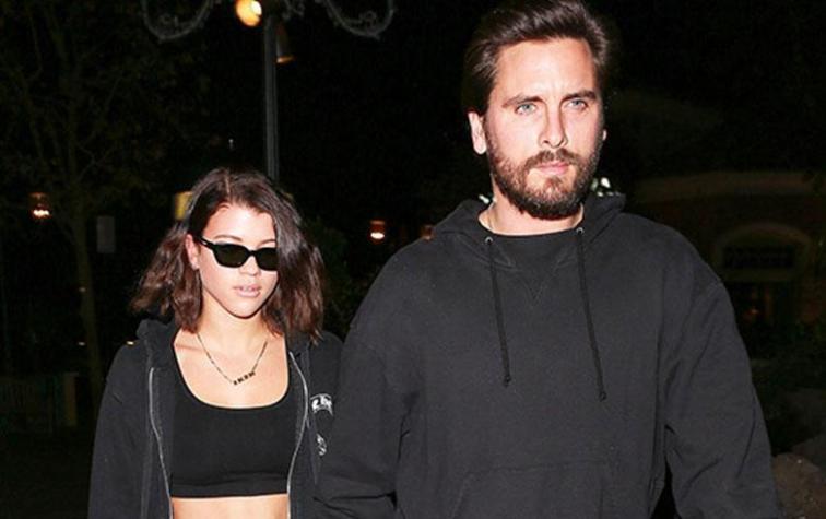 Sofia Richie sorprende en sus vacaciones con camiseta masculina