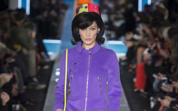 El futurismo retro de Jeremy Scott marca el desfile de Moschino