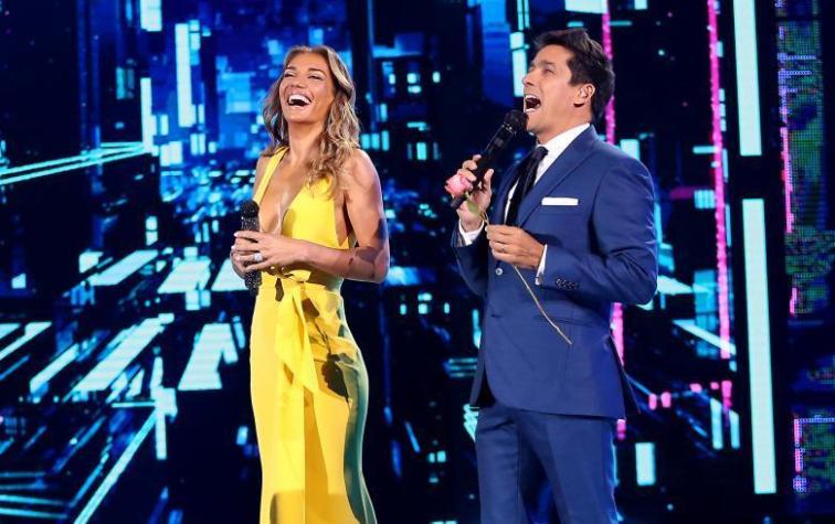 Así fue el beso de Carolina de Moras y Rafael Araneda en la quinta noche del Festival de Viña