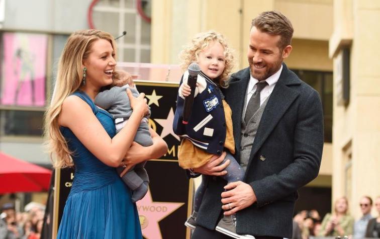 La divertida reacción dela hija de Blake Lively al ver a su mamá con un mini vestido