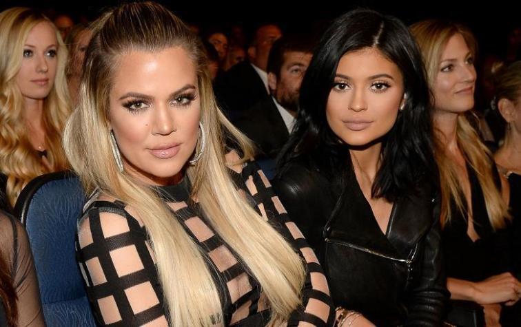 Khloé Kardashian felicitó a Kylie Jenner con foto de las dos mostrando la pancita