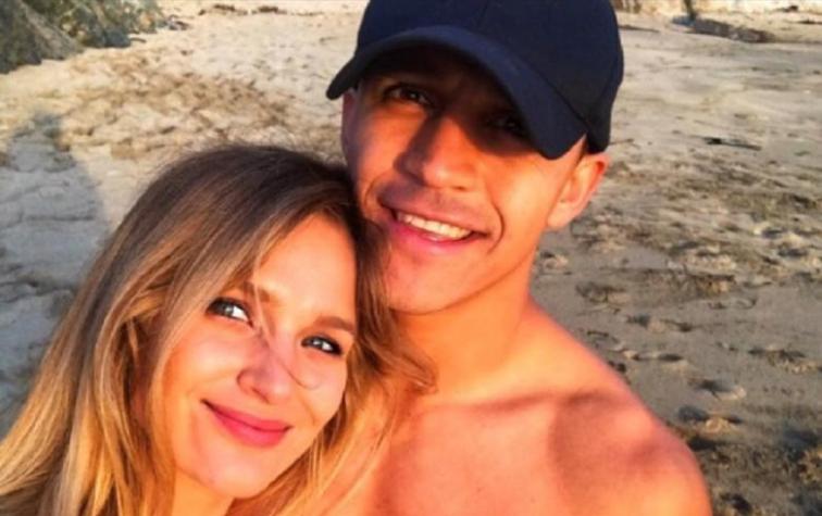 Alexis Sánchez celebra el día del amor con video para Mayte Rodríguez