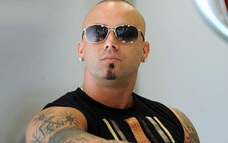 Wisin ofrece disculpas públicas a Francisco Saavedra tras agresiones verbales