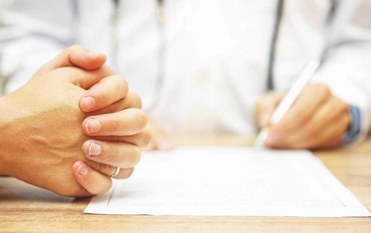 Médicos canadienses reclaman porque tienen sueldos muy altos: quieren que se los bajen