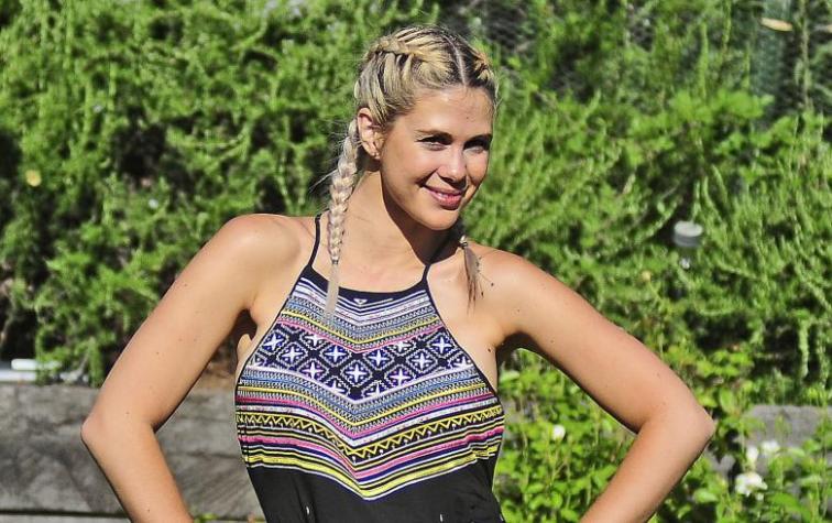 Laura Prieto saca suspiros vestida como colegiala