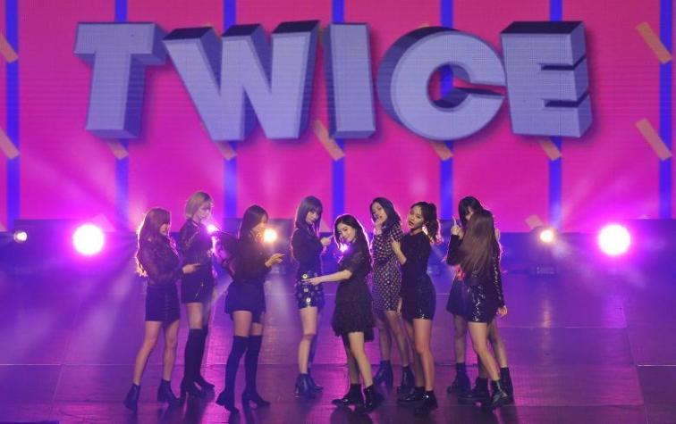 Twice desata la euforia en su debut en Chile