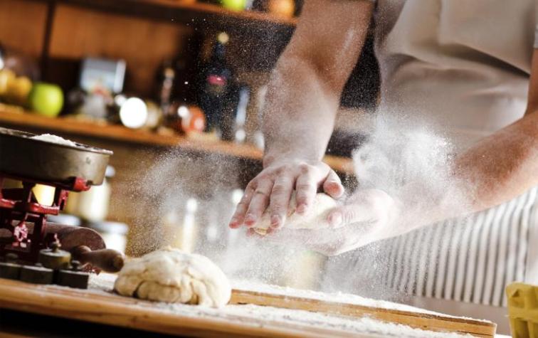 Un hombre fue multado con 2 millones de pesos por trabajar demasiado