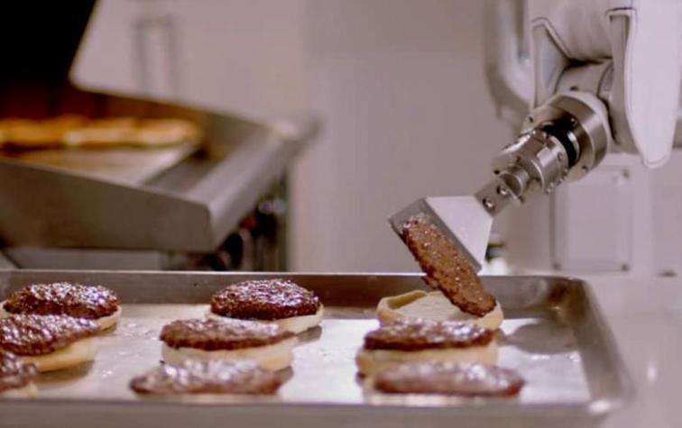 Flippy, el robot que hace hamburguesas fue 'despedido' en su primera semana de trabajo