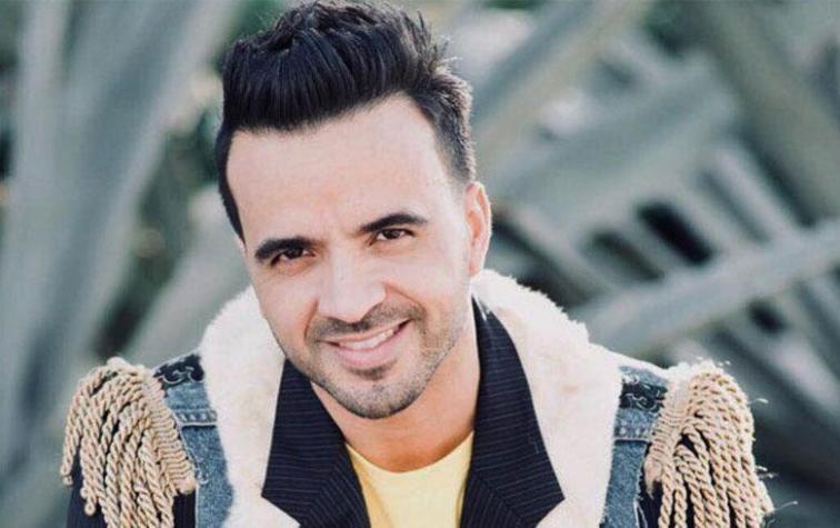 Luis Fonsi sorprende con cabello rubio y rizado en pleno programa de televisión