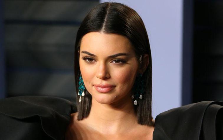 El ceñido y llamativo look de Kendall Jenner en el after party de los Oscar 