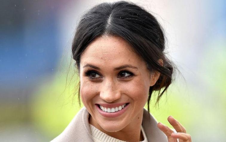 Meghan Markle sorprende con elegante look de media estación 