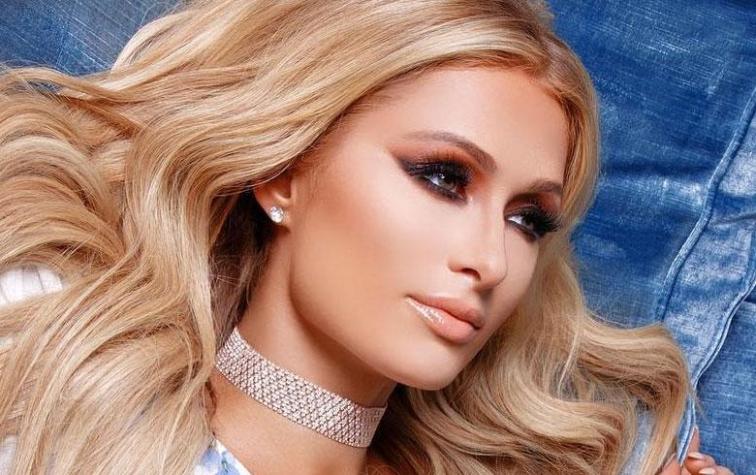 Paris Hilton trae de regreso las mangas que fueron furor en el 2000